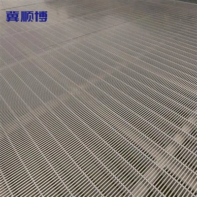 Close Mesh Grating